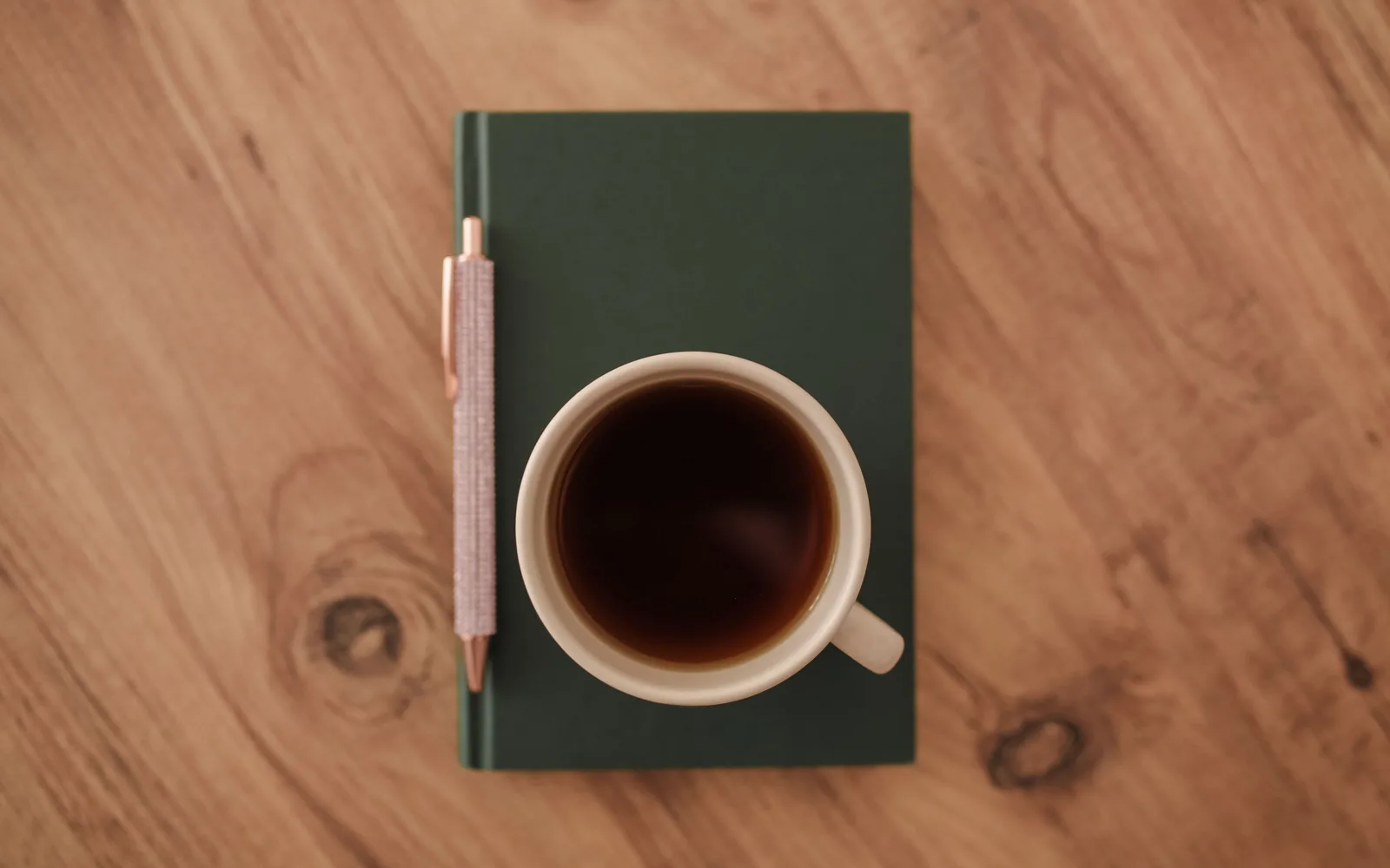 Carnet et tasse pour un moment calme